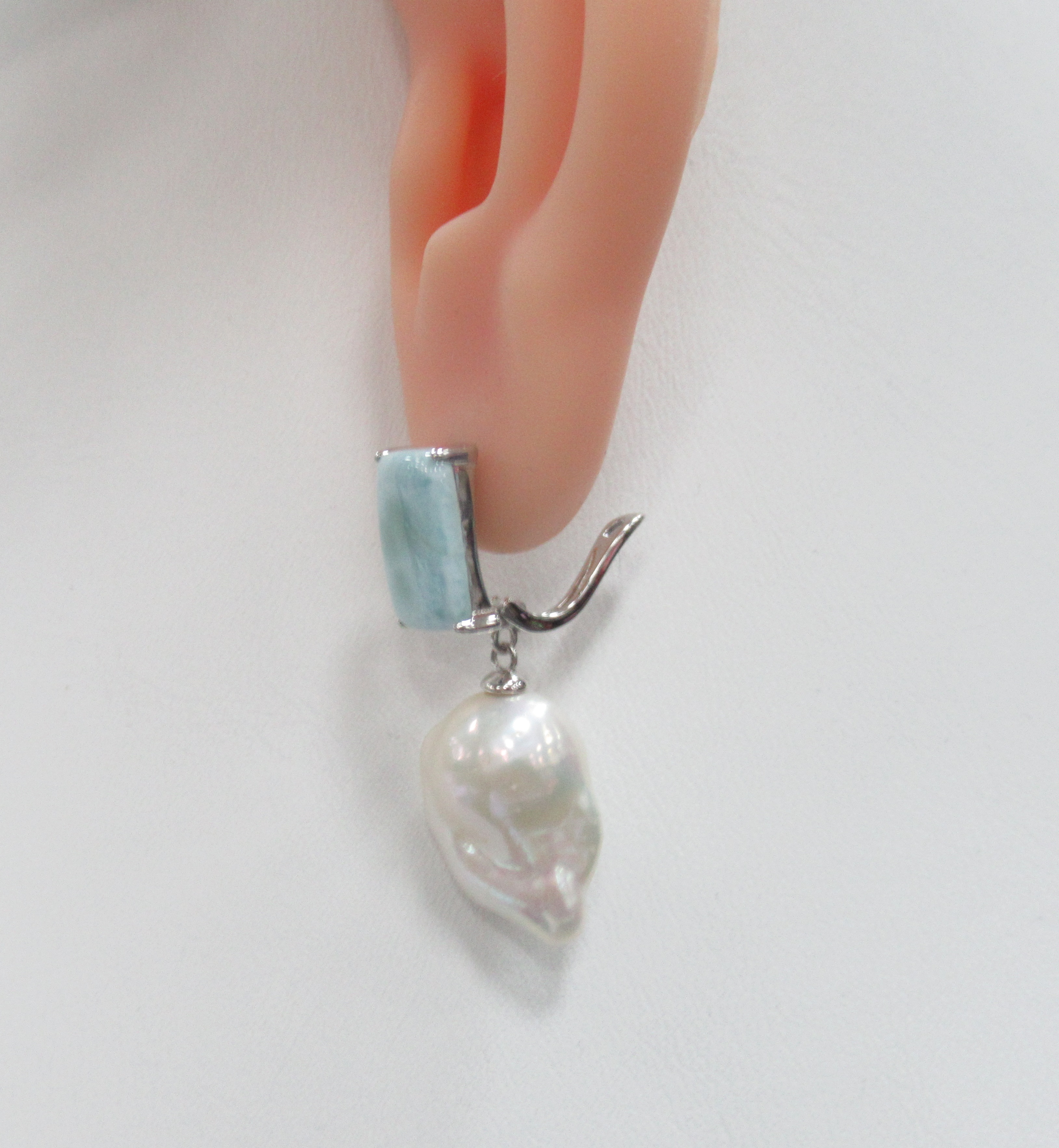 Серебряные серьги с ларимарами и жемчугом Барокко